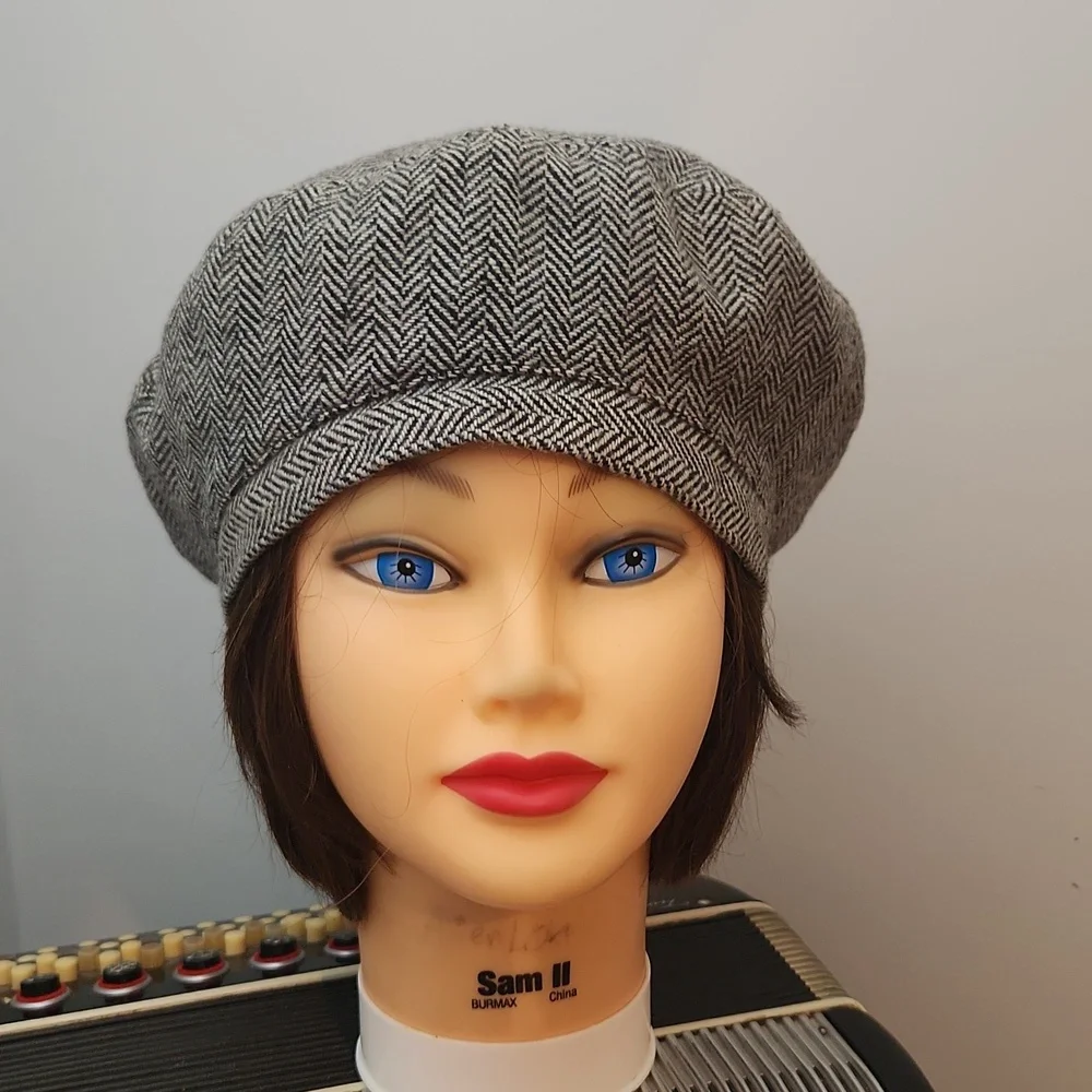 HOUNDSTOOTH BLACK & WHITE BERET - Picture 4 of 5